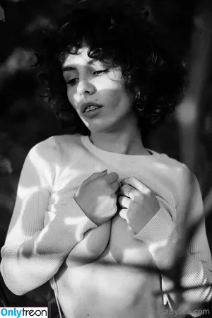 curlywiktoria / curlyvictoria / curlyyycue / wiktoria moldawiak nude photo #0196
