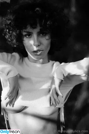 curlywiktoria / curlyvictoria / curlyyycue / wiktoria moldawiak nude photo #0198