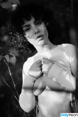 curlywiktoria / curlyvictoria / curlyyycue / wiktoria moldawiak nude photo #0199