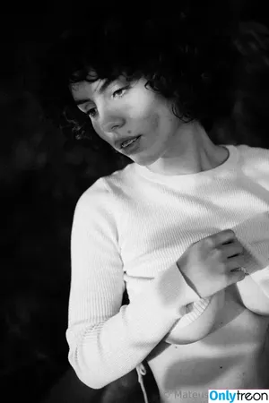 curlywiktoria / curlyvictoria / curlyyycue / wiktoria moldawiak nude photo #0201