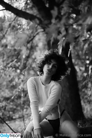 curlywiktoria / curlyvictoria / curlyyycue / wiktoria moldawiak nude photo #0212