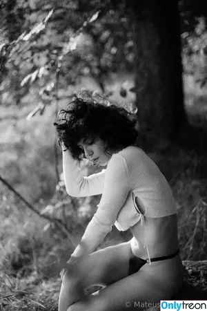 curlywiktoria / curlyvictoria / curlyyycue / wiktoria moldawiak nude photo #0213