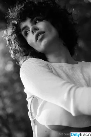 curlywiktoria / curlyvictoria / curlyyycue / wiktoria moldawiak nude photo #0214