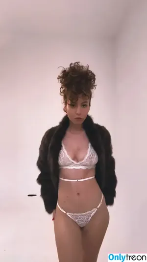 curlywiktoria / curlyvictoria / curlyyycue / wiktoria moldawiak nude photo #0236