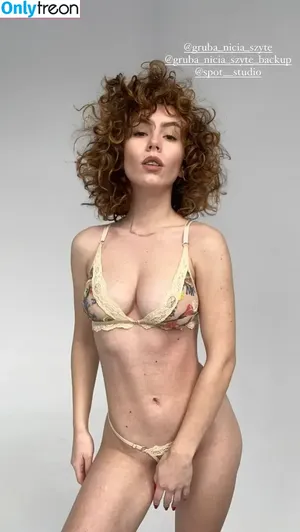 curlywiktoria / curlyvictoria / curlyyycue / wiktoria moldawiak nude photo #0237