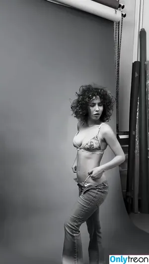 curlywiktoria / curlyvictoria / curlyyycue / wiktoria moldawiak nude photo #0253