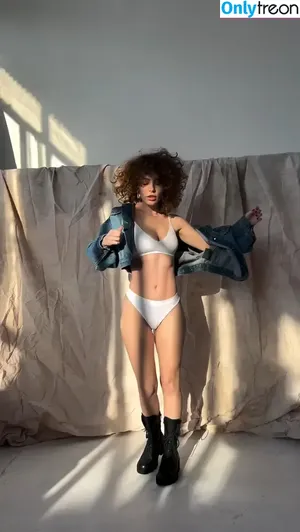 curlywiktoria / curlyvictoria / curlyyycue / wiktoria moldawiak nude photo #0269