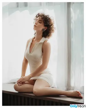 curlywiktoria / curlyvictoria / curlyyycue / wiktoria moldawiak nude photo #0287