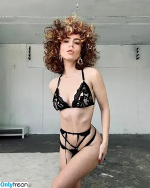 curlywiktoria / curlyvictoria / curlyyycue / wiktoria moldawiak nude photo #0293