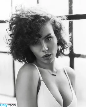 curlywiktoria / curlyvictoria / curlyyycue / wiktoria moldawiak nude photo #0308