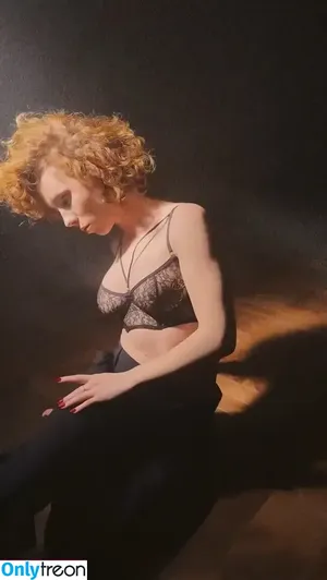 curlywiktoria / curlyvictoria / curlyyycue / wiktoria moldawiak nude photo #0324