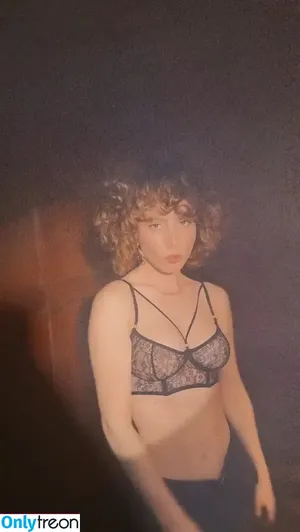 curlywiktoria / curlyvictoria / curlyyycue / wiktoria moldawiak nude photo #0326