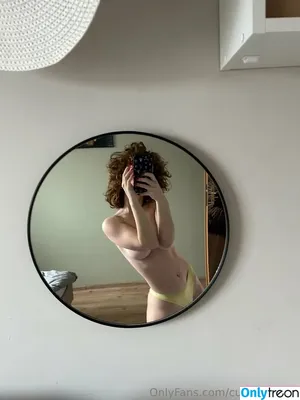 curlywiktoria / curlyvictoria / curlyyycue / wiktoria moldawiak nude photo #0400