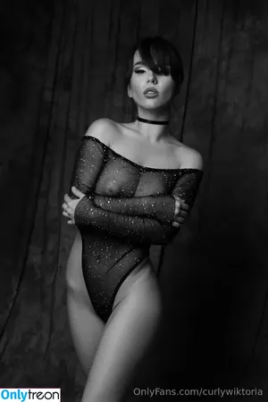 curlywiktoria / curlyvictoria / curlyyycue / wiktoria moldawiak nude photo #0406