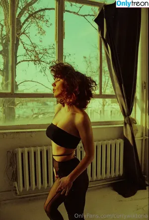 curlywiktoria / curlyvictoria / curlyyycue / wiktoria moldawiak nude photo #0419