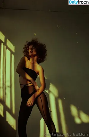 curlywiktoria / curlyvictoria / curlyyycue / wiktoria moldawiak nude photo #0422