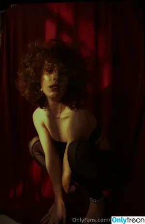 curlywiktoria / curlyvictoria / curlyyycue / wiktoria moldawiak nude photo #0426
