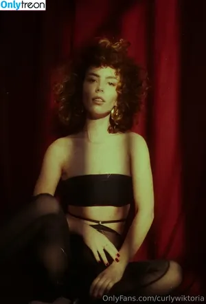 curlywiktoria / curlyvictoria / curlyyycue / wiktoria moldawiak nude photo #0427