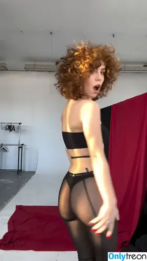 curlywiktoria / curlyvictoria / curlyyycue / wiktoria moldawiak nude photo #0442