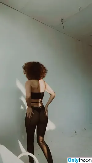 curlywiktoria / curlyvictoria / curlyyycue / wiktoria moldawiak nude photo #0449