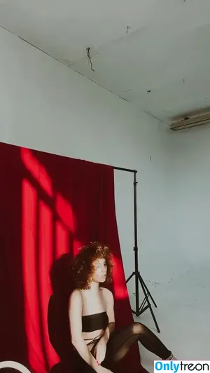 curlywiktoria / curlyvictoria / curlyyycue / wiktoria moldawiak nude photo #0452