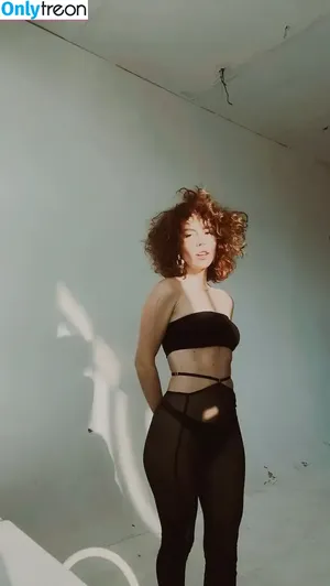 curlywiktoria / curlyvictoria / curlyyycue / wiktoria moldawiak nude photo #0454