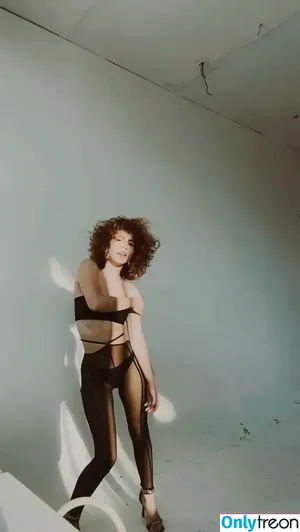 curlywiktoria / curlyvictoria / curlyyycue / wiktoria moldawiak nude photo #0456