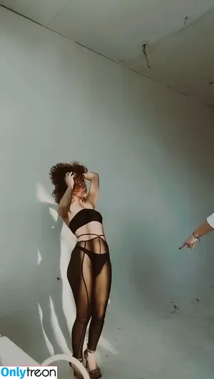 curlywiktoria / curlyvictoria / curlyyycue / wiktoria moldawiak nude photo #0460