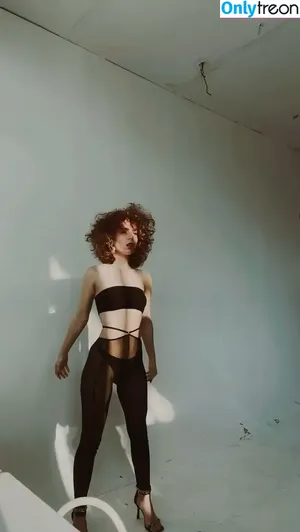 curlywiktoria / curlyvictoria / curlyyycue / wiktoria moldawiak nude photo #0461