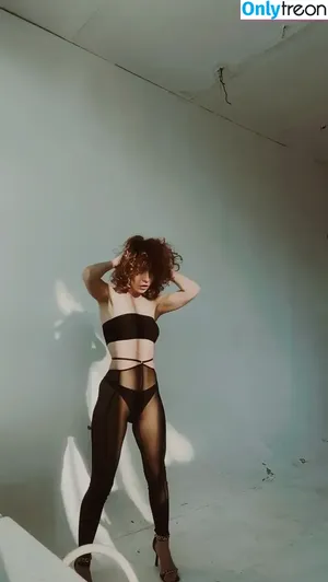 curlywiktoria / curlyvictoria / curlyyycue / wiktoria moldawiak nude photo #0462