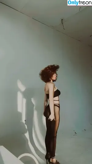curlywiktoria / curlyvictoria / curlyyycue / wiktoria moldawiak nude photo #0463