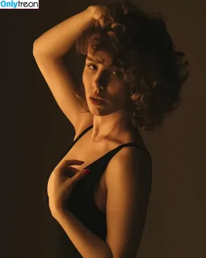 curlywiktoria / curlyvictoria / curlyyycue / wiktoria moldawiak nude photo #0464