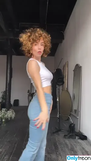 curlywiktoria / curlyvictoria / curlyyycue / wiktoria moldawiak nude photo #0484