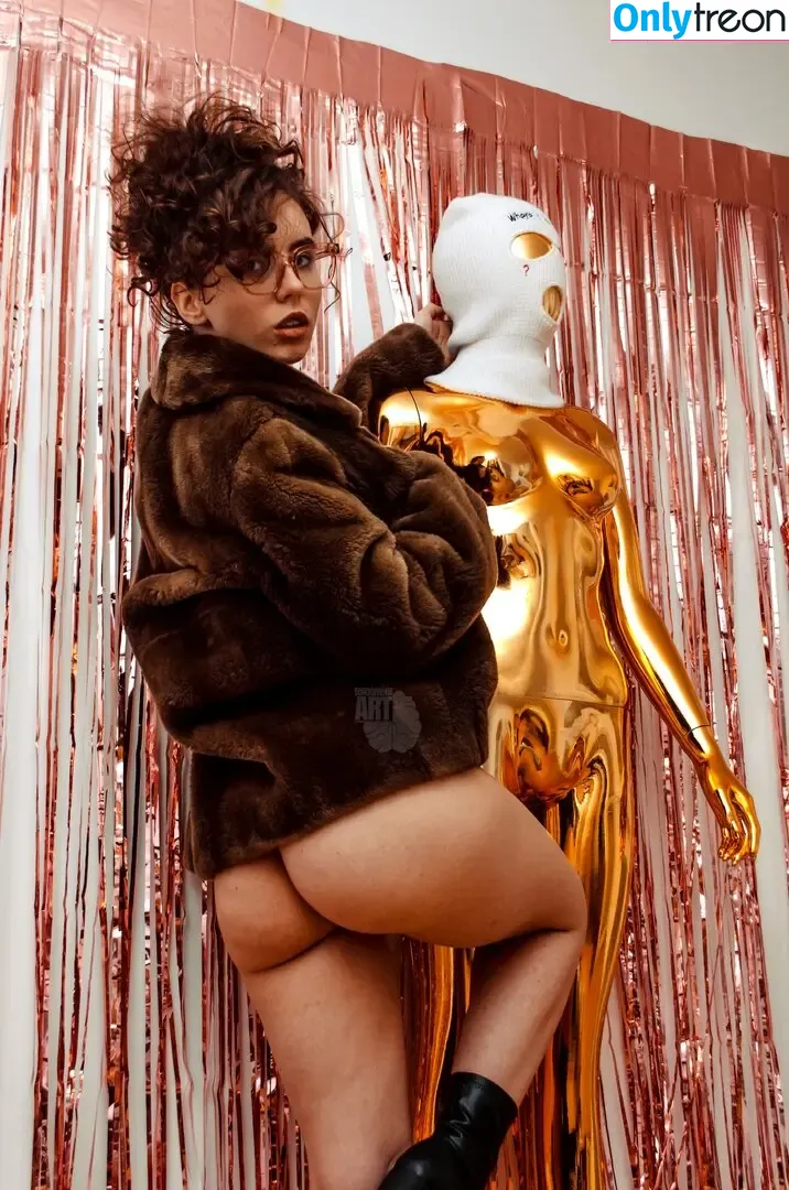curlywiktoria nude photo #0024 (curlyvictoria / curlyyycue / wiktoria moldawiak)