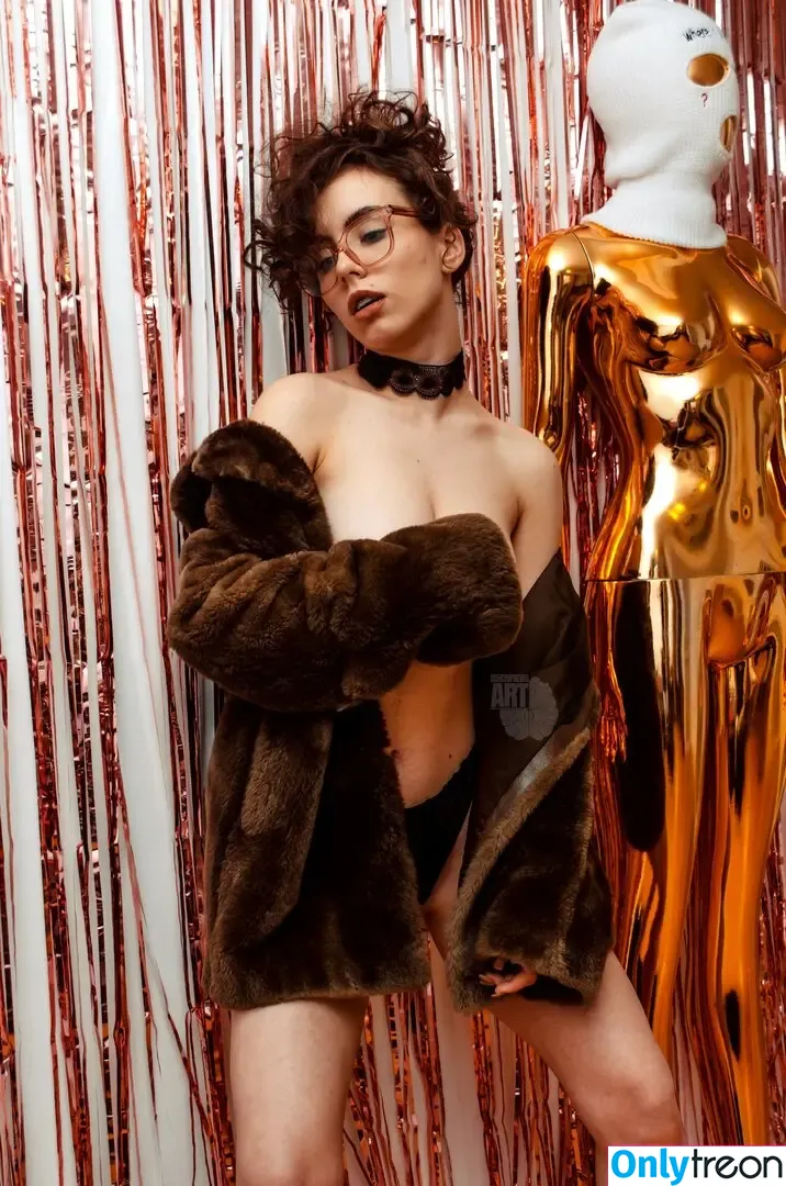 curlywiktoria nude photo #0050 (curlyvictoria / curlyyycue / wiktoria moldawiak)
