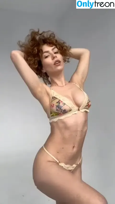 curlywiktoria nude photo #0359 (curlyvictoria / curlyyycue / wiktoria moldawiak)