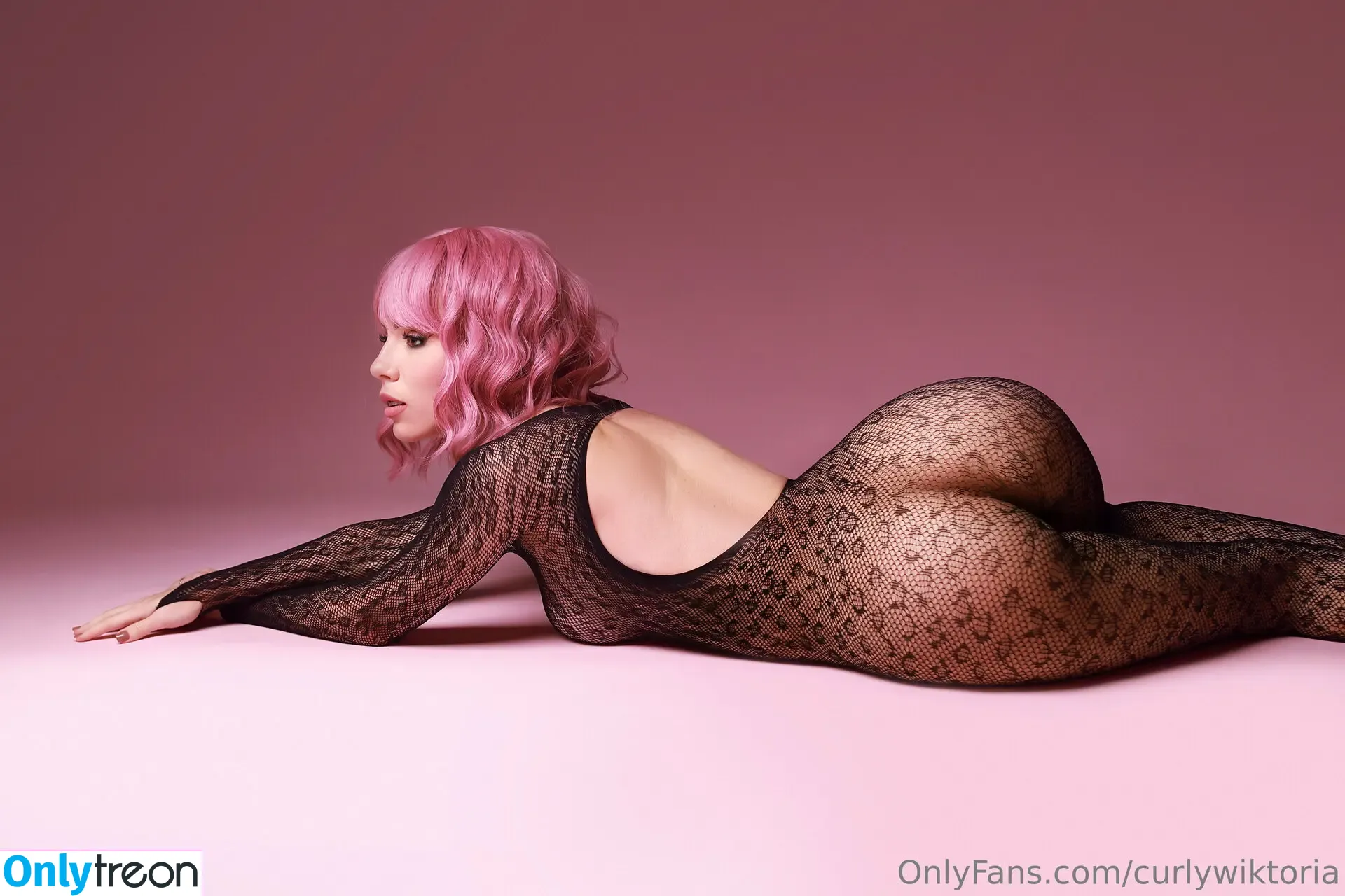 curlywiktoria nude photo #0396 (curlyvictoria / curlyyycue / wiktoria moldawiak)