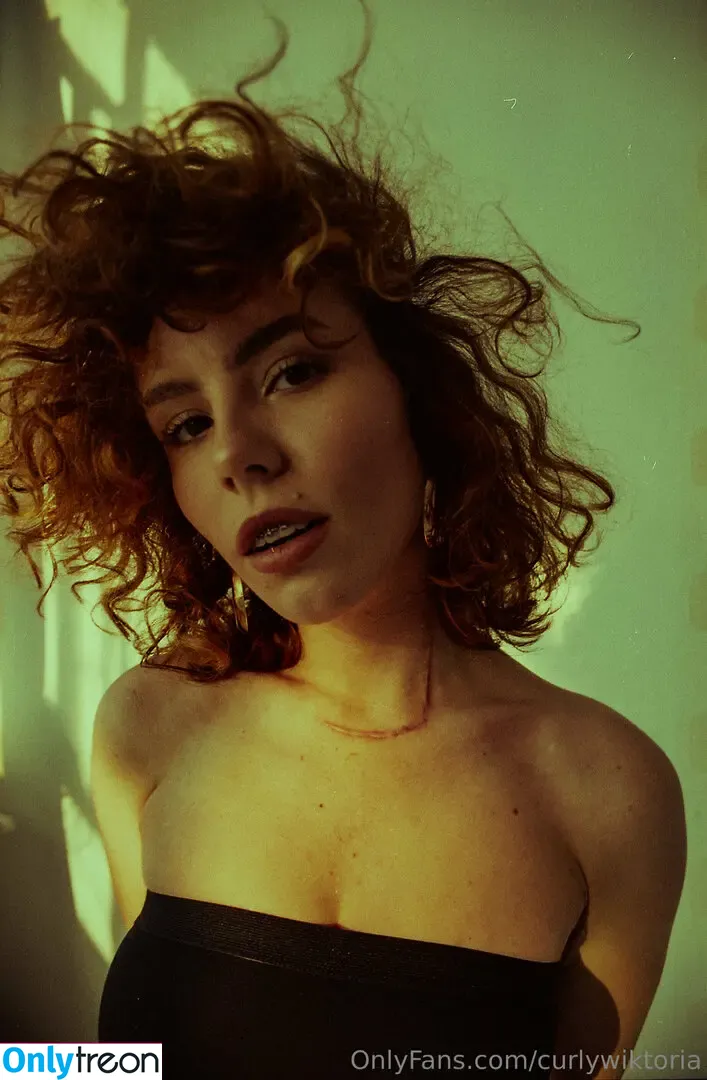 curlywiktoria nude photo #0415 (curlyvictoria / curlyyycue / wiktoria moldawiak)
