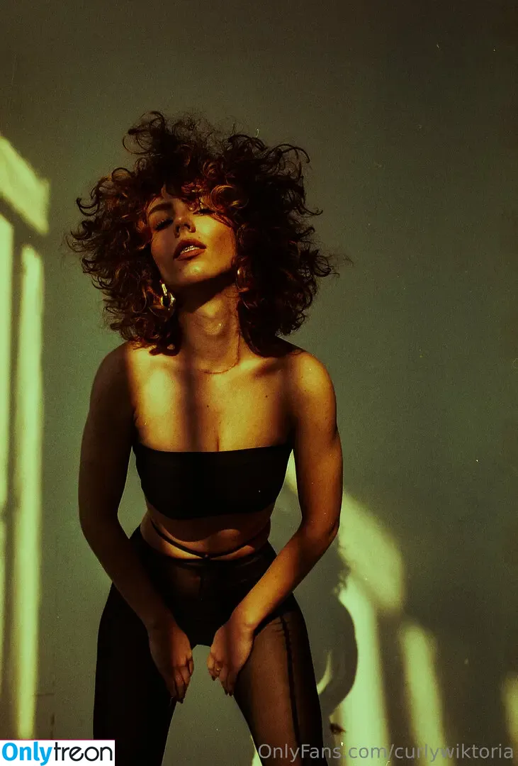 curlywiktoria nude photo #0417 (curlyvictoria / curlyyycue / wiktoria moldawiak)