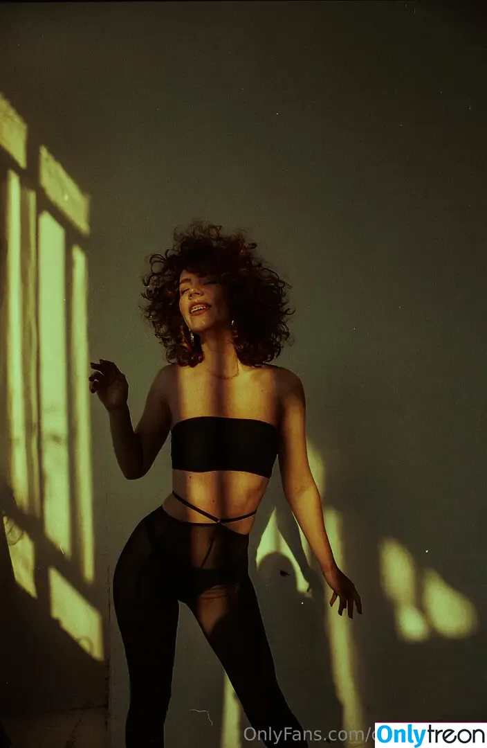 curlywiktoria nude photo #0425 (curlyvictoria / curlyyycue / wiktoria moldawiak)