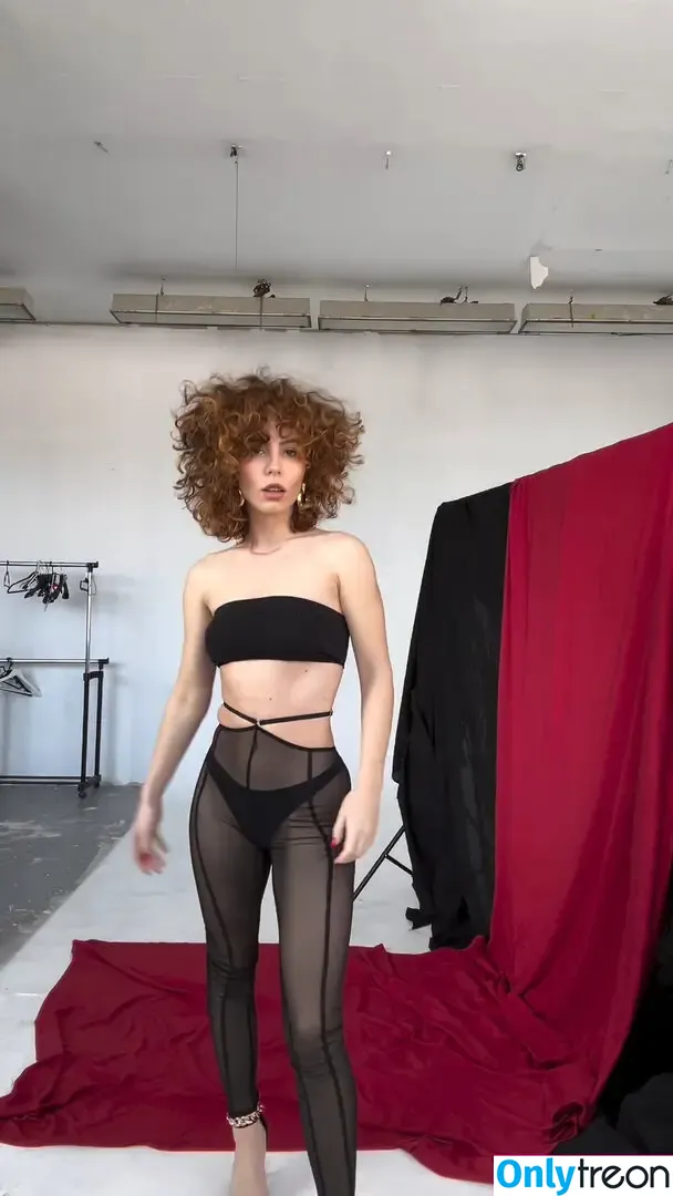 curlywiktoria nude photo #0438 (curlyvictoria / curlyyycue / wiktoria moldawiak)