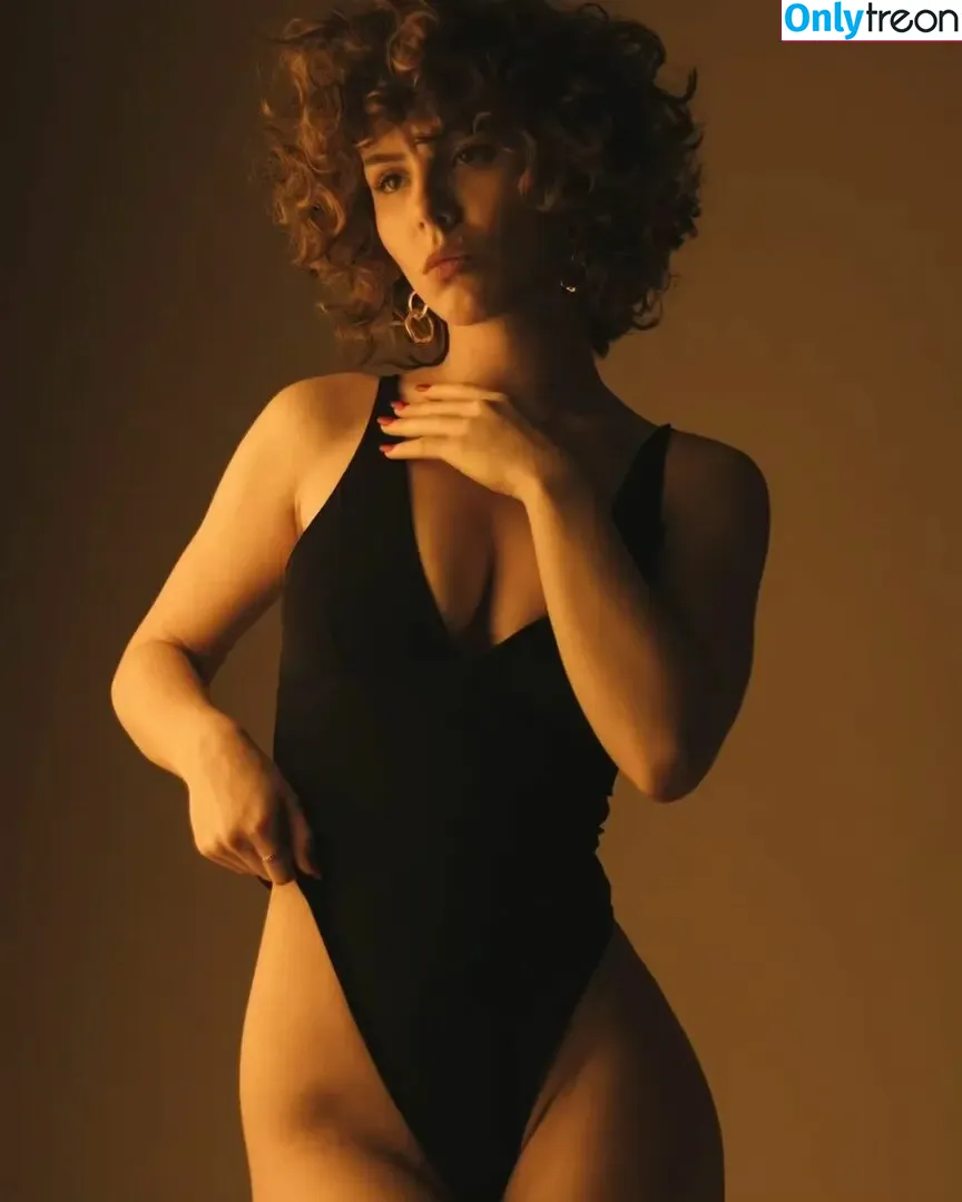 curlywiktoria nude photo #0468 (curlyvictoria / curlyyycue / wiktoria moldawiak)