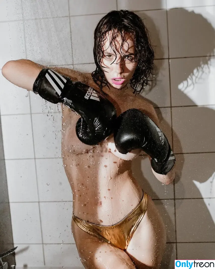 curlywiktoria nude photo #0482 (curlyvictoria / curlyyycue / wiktoria moldawiak)