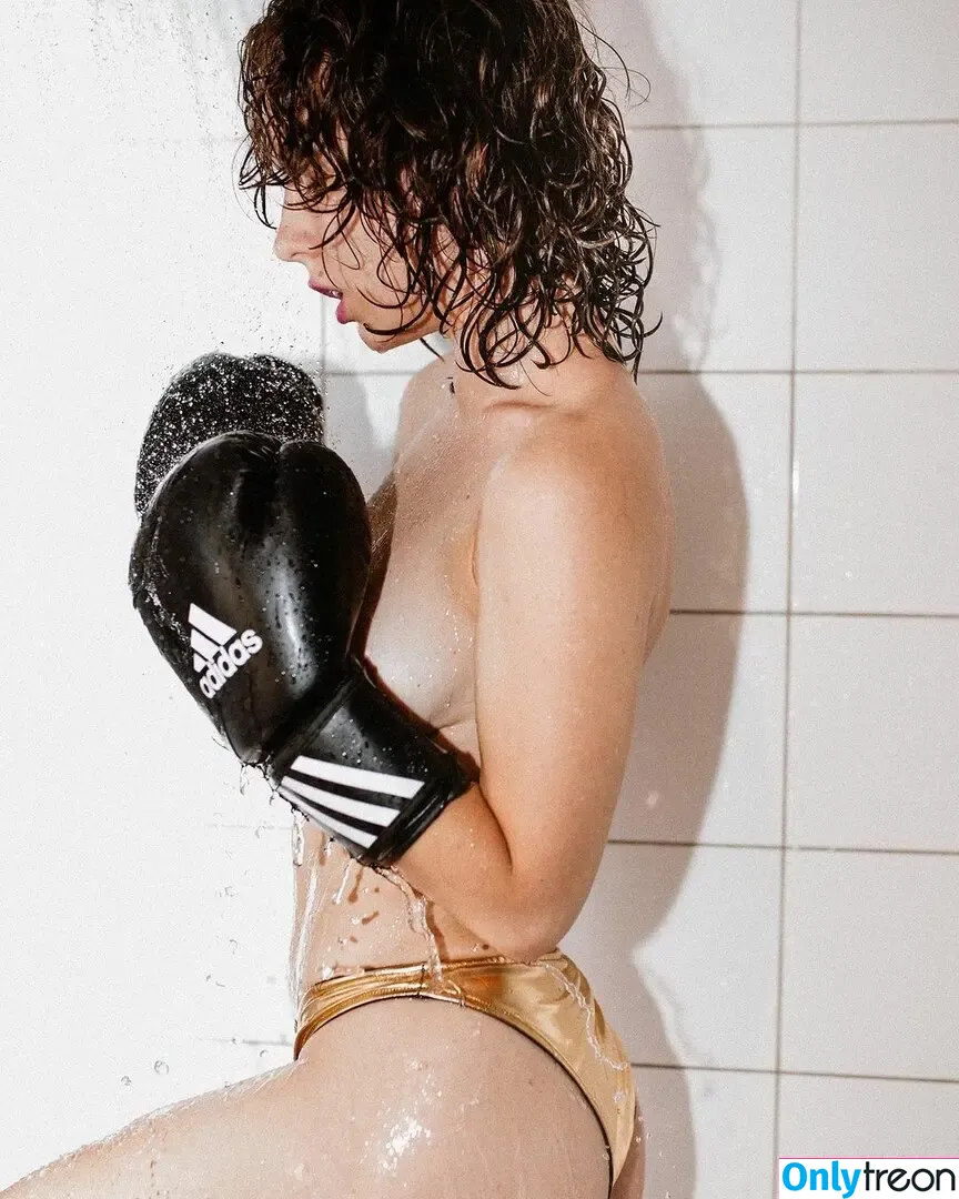 curlywiktoria nude photo #0488 (curlyvictoria / curlyyycue / wiktoria moldawiak)