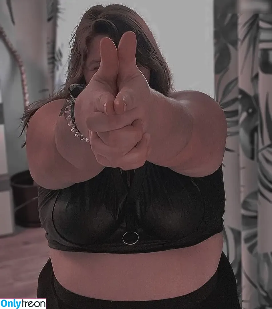 Curvy Antonia nude photo #0001 (curvy.antonia / tonyliicious)