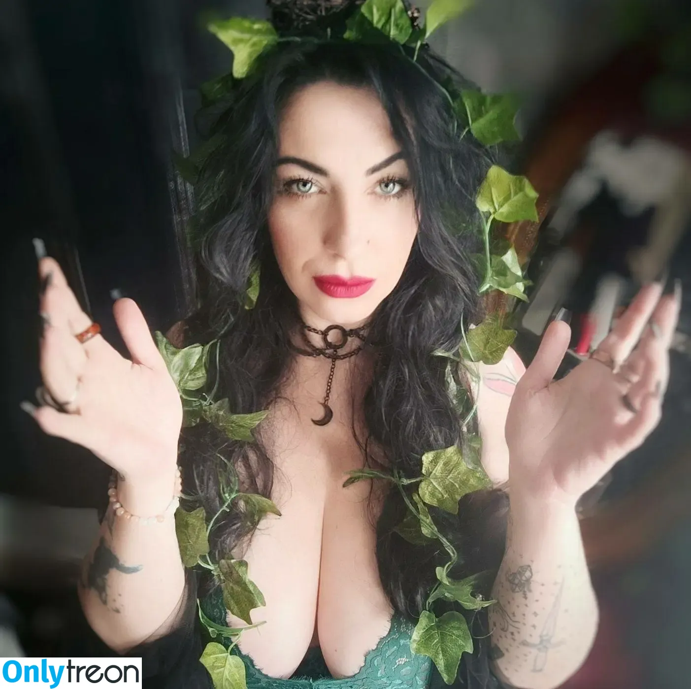curvyemeraldwitch nude photo #0005 (Sansza77)