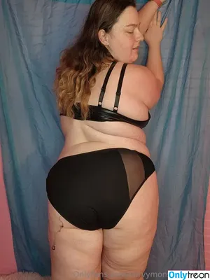 curvymonstergirlfree / freaky_litty_af nude photo #0163