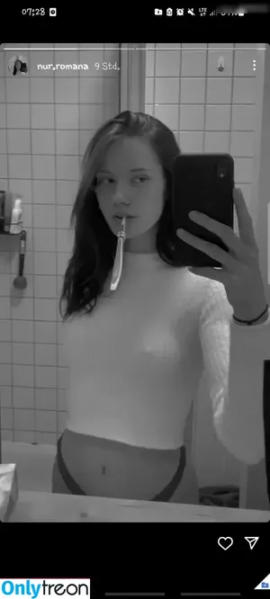 Cuteamaya / Only.romana nude photo #0013