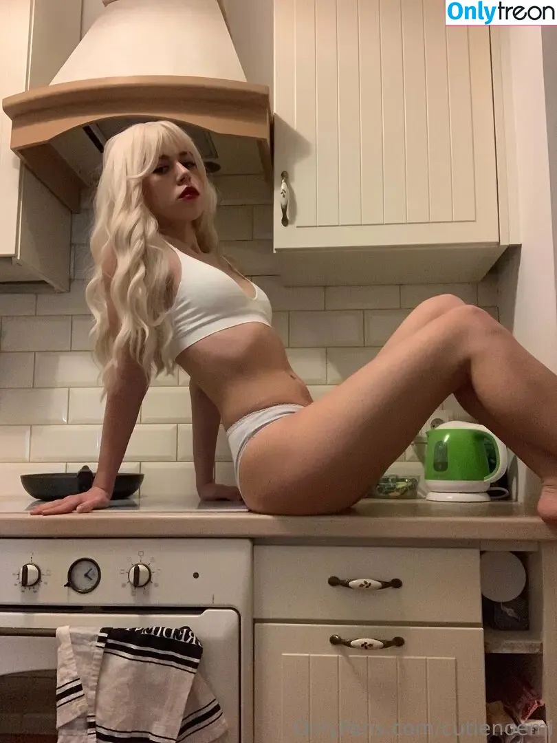 cutienoemi nude photo #0017 (cutiie_kim)