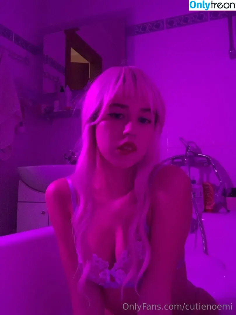 cutienoemi nude photo #0027 (cutiie_kim)